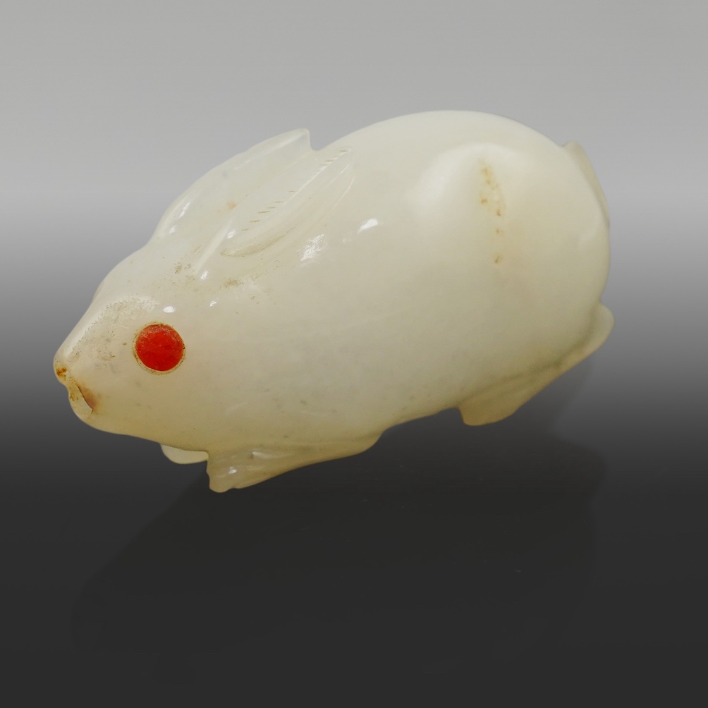 A Chinese white jade ‘rabbit’ snuff bottle, 18th/19th century
